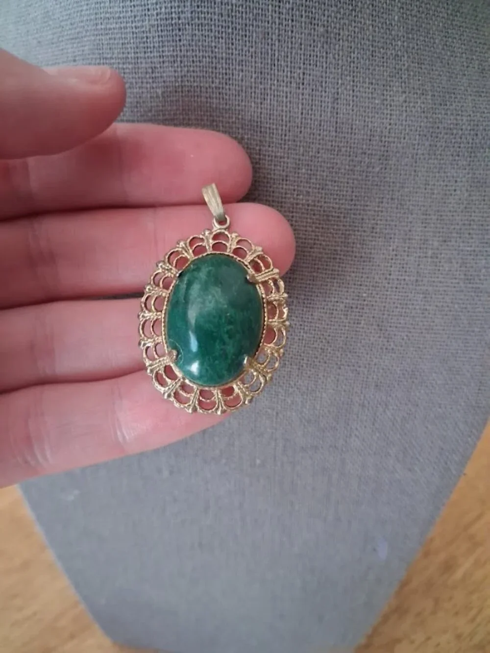 Green stoned pendant